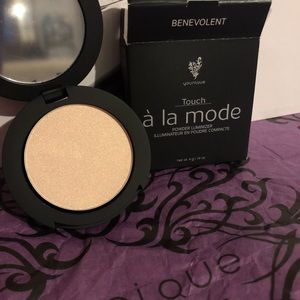 Younique Highlighter